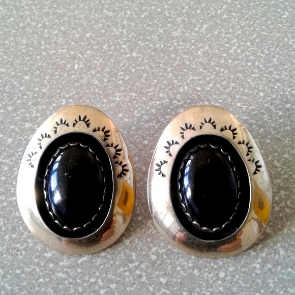 Vintage Native American Navajo Onyx Shadowbox Earrings - Picture 4 of 15